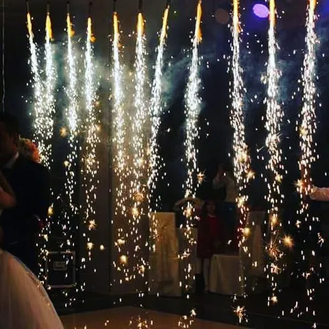 Ankara Akyurt açılış organizasyonu için altın fişek gösterisi