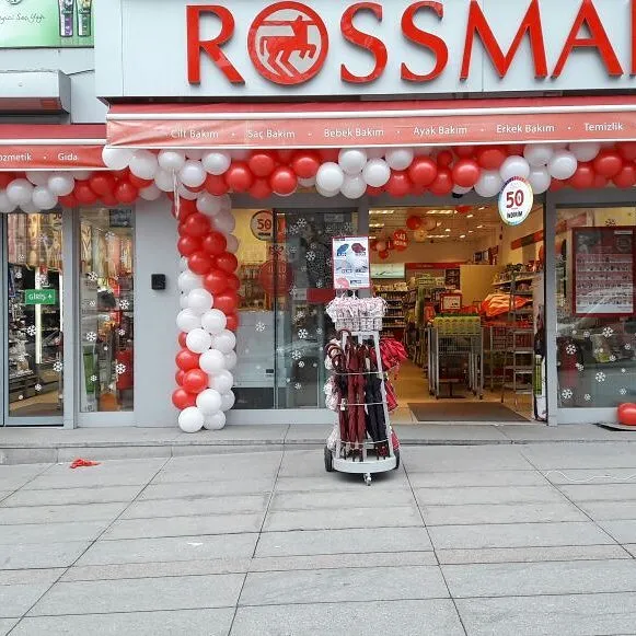 Çankaya Kızılay Rossmann mağaza açılışı için zincir balon süslemesi