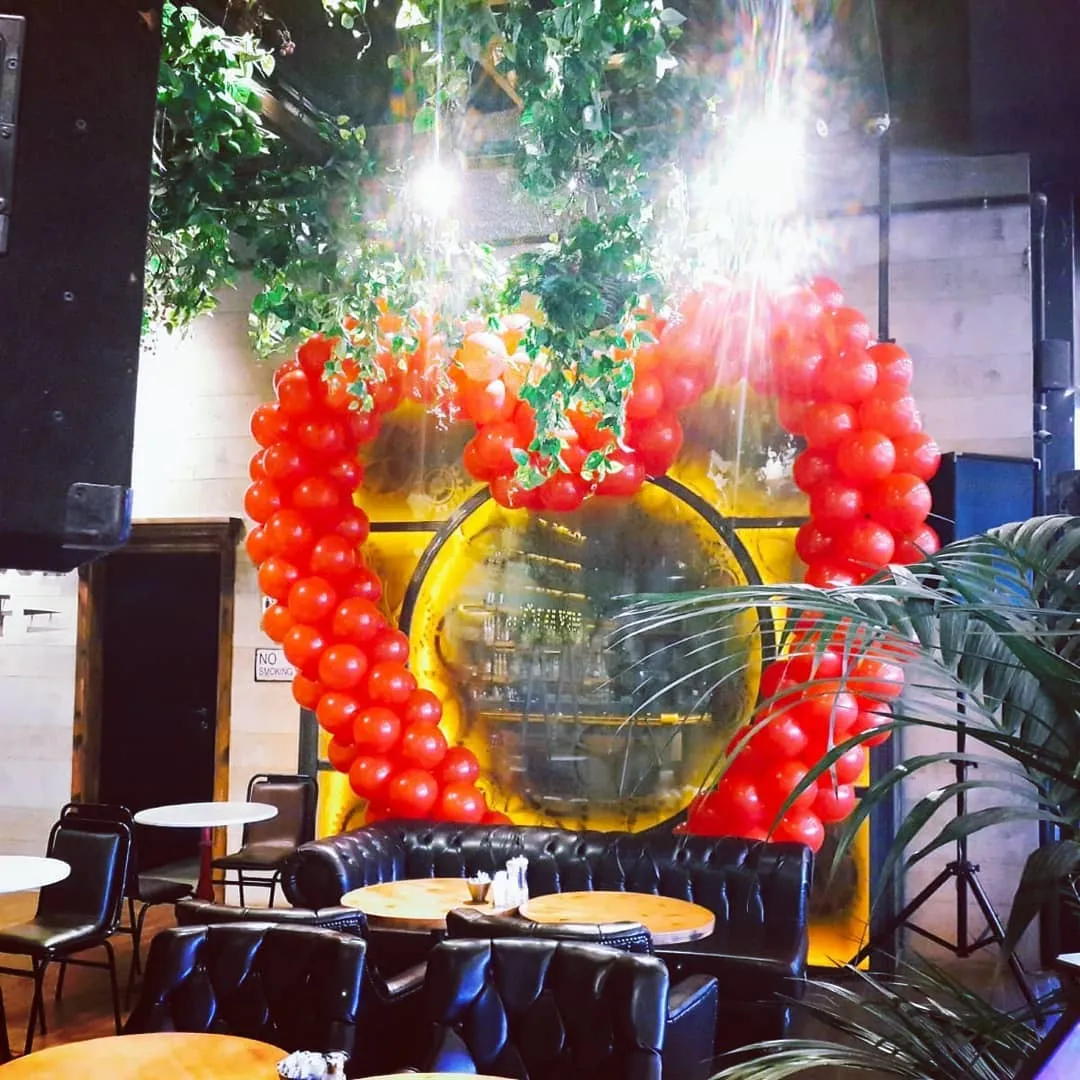 Ankara Çubuk AVM içi açılış için spiral balon kemer