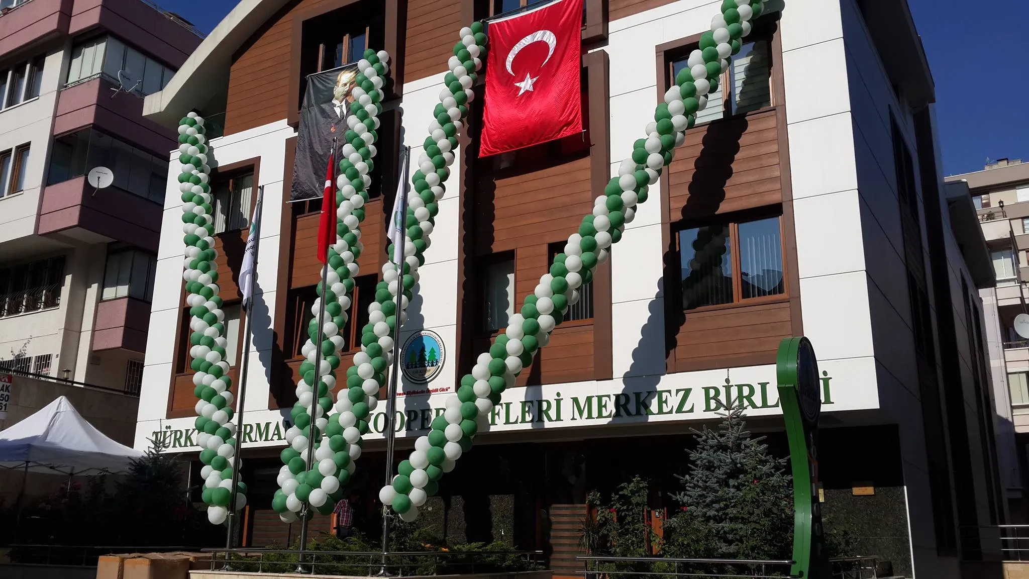 Ankara Elmadağ AVM mağaza açılışı için renkli balon kemer