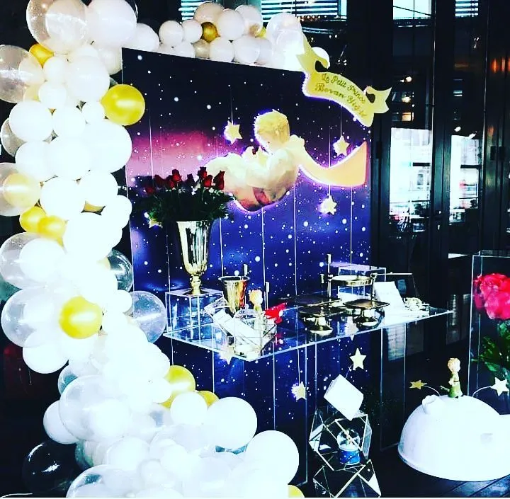 İzmir baby shower için mavi ve mor balonlar