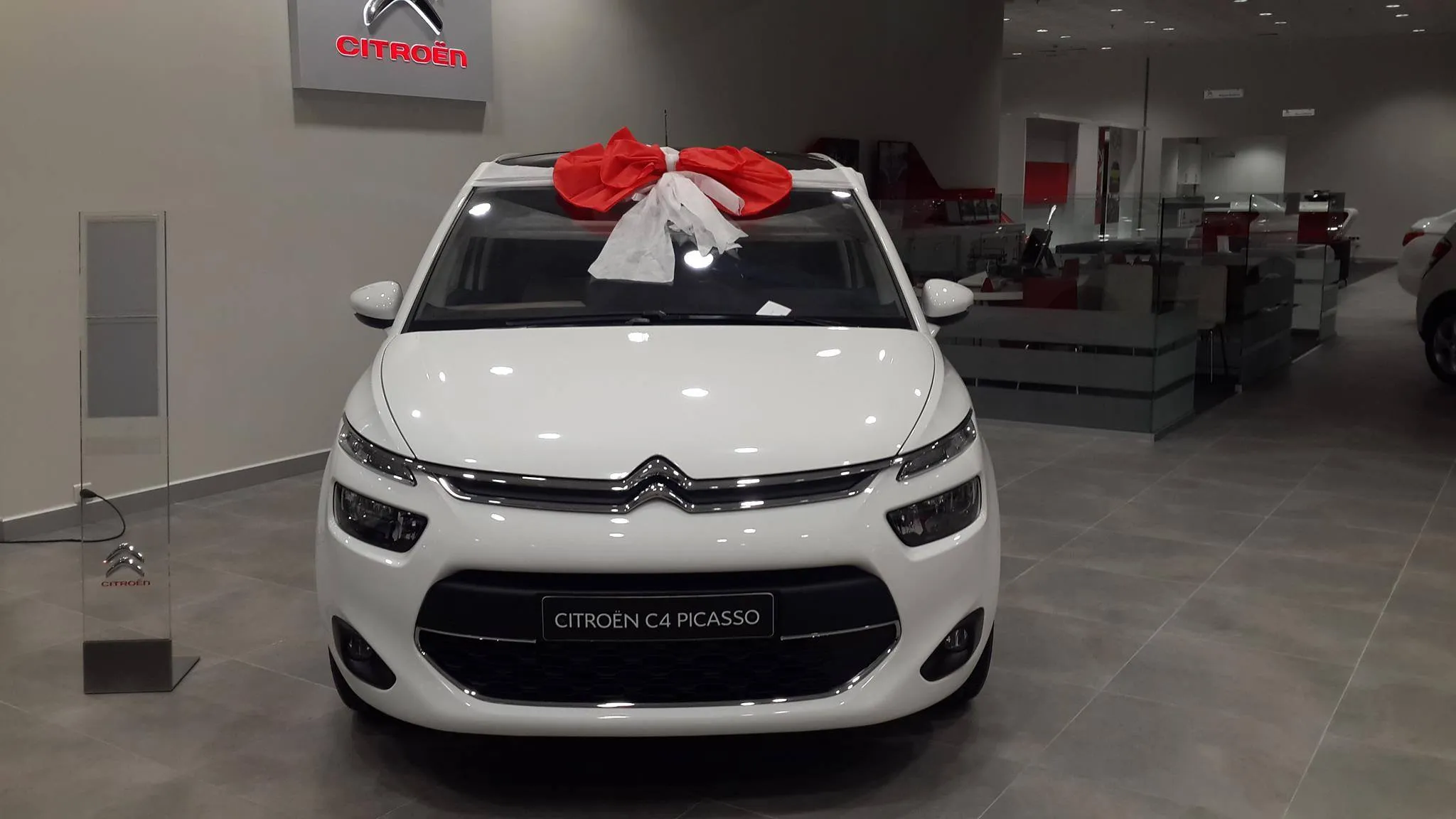 İzmir parti etkinliği için balon süslemesi