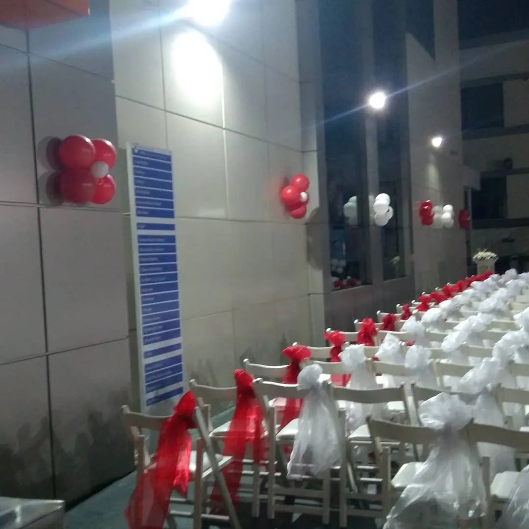 Ankara kafe ve restoran açılışı için kırmızı kalp balonlar