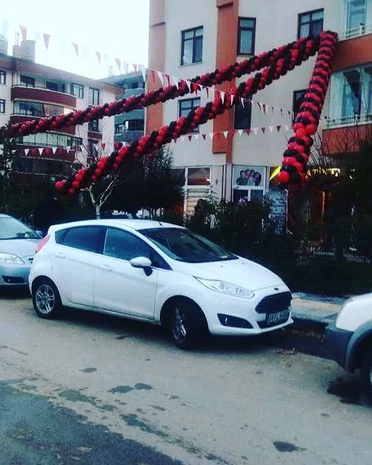 Ankara parti için kırmızı beyaz balonlar