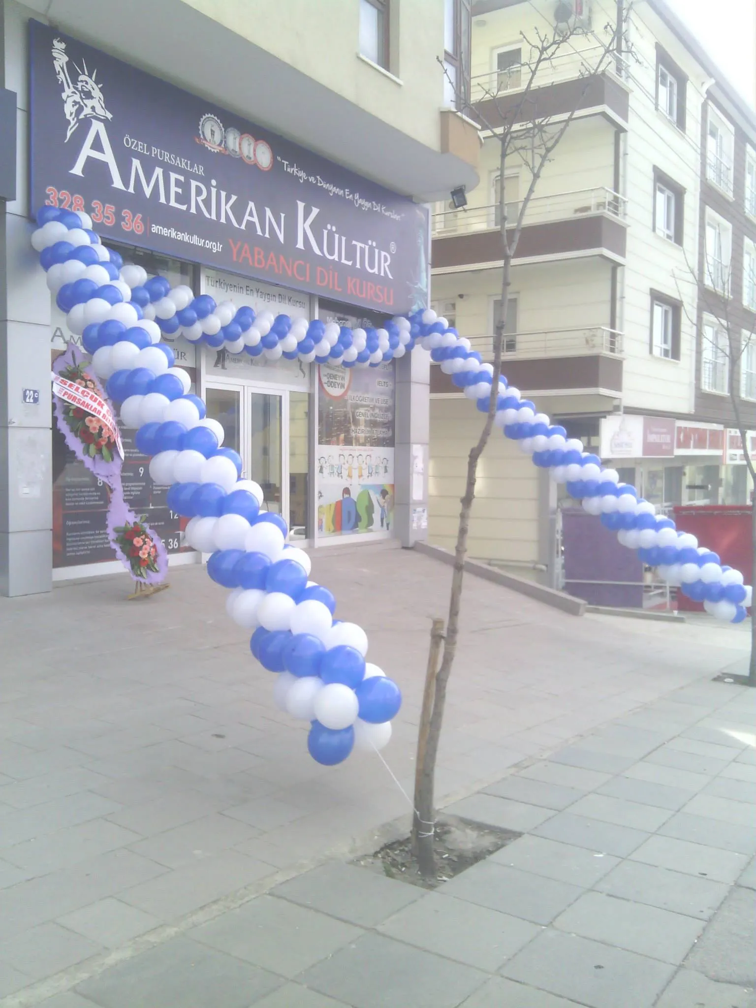 Ankara parti için kırmızı beyaz balon kemer