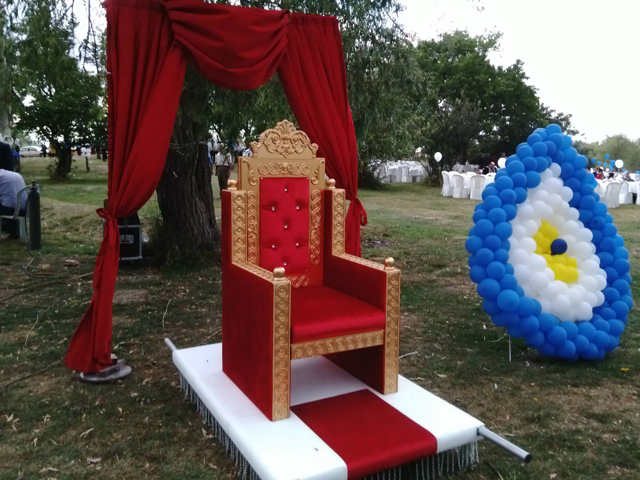 Çankaya yetişkin doğum günü partisi için balon süslemesi